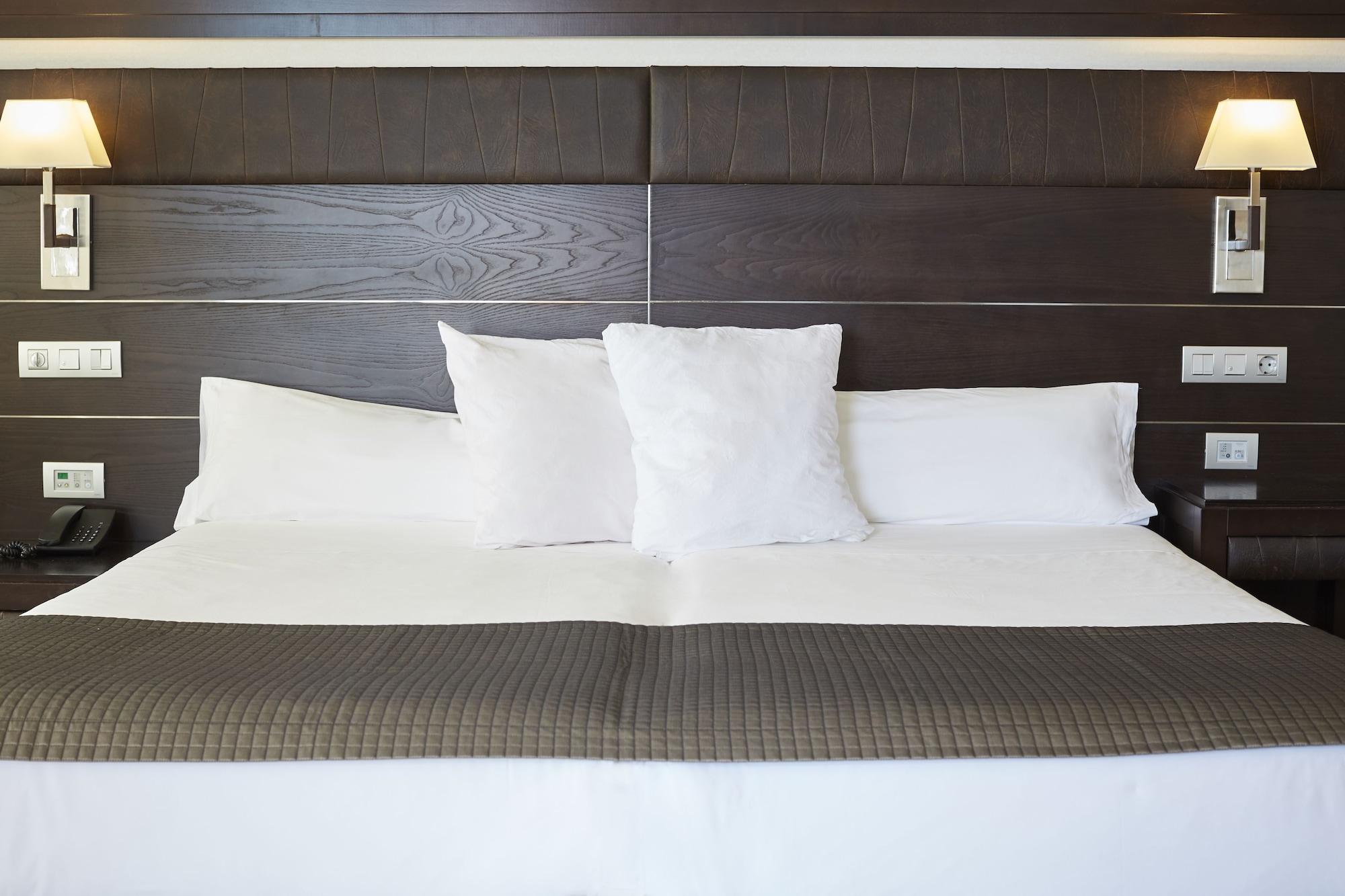 Insotel Fenicia Prestige Suites & Spa Santa Eularia des Riu Exterior photo